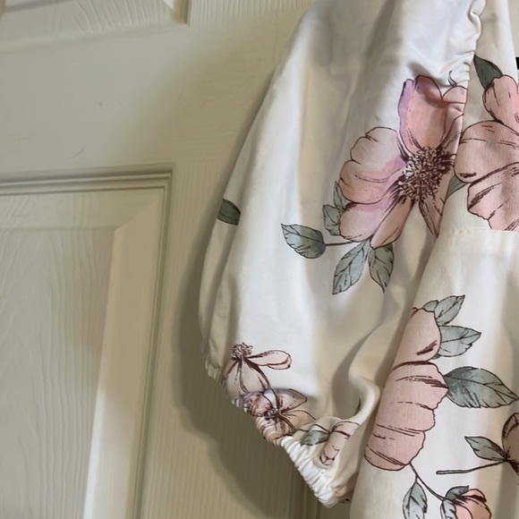 Love & Piece short sleeve dress for women with built in lining. Size L - Picture 4 of 7